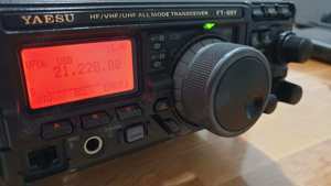 Yaesu FT 897 + Antennen Tuner FC 30