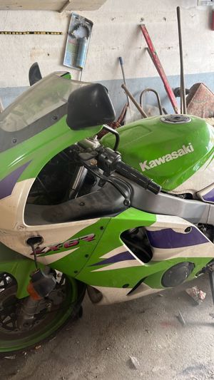 Biete: Kawasaki  ZX 600 F - guter Zustand - ca. 350.000km - grün