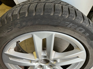 Original Audi Alufelgen mit Pirelli Winterreifen+ Reifenständer