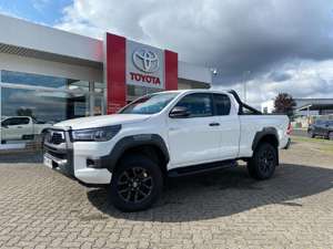 Toyota Hilux Extra Cab Invincible 4x4 Lifted AT