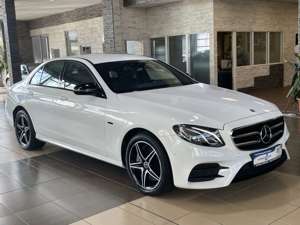 Mercedes-Benz E 300 de AMG-Line AHK Navi LED Distr.+ R.Cam SHZ