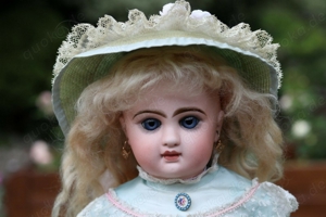 Outstanding Jumeau doll by Emile Douillet 19 (47 cm)