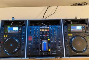 2x Pioneer CDJ's 2000 & DJM 2000