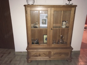 Verschiedene Möbel in Eiche Massiv Falknerei-Motive   Schreibtisch, Vitrine, Schrank, Tisch