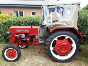 oldtimer traktor IHC D320 Farmall