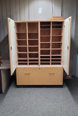Büroschrank Bild 8
