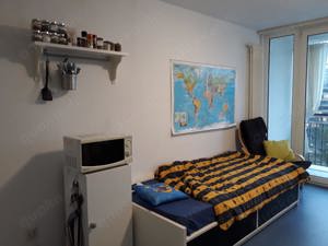 Verkaufe ein Bett mit Schubladen, eine Matratze und einen verstellbaren Lattenrost