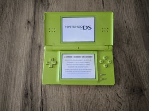 Nintendo DS Lite - Grün inkl. Original Ladekabel und Stift