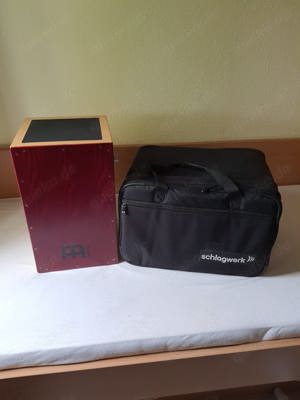 Cajon von Meinl mit zustellbarer Snare Funktion und robuster Tasche von Schlagwerk