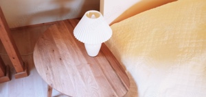 Designer Tisch Holz lackiert mit Lampe