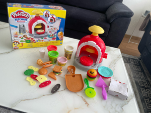 Play-Doh Kitchen pizza