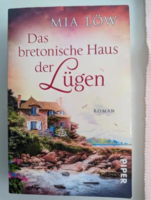 Das bretonische Haus der Lügen - Mia Löw - Softcoverroman