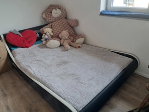 bett mit Beleuchtung 