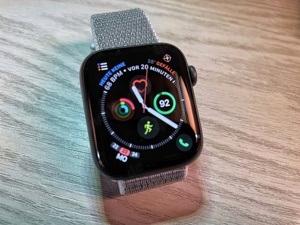 Apple Watch 5 aus 1. HAND