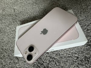 iPhone 13 in rosé 