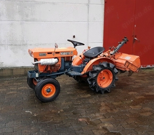 Kubota Kleintraktor  Traktor - mit Bodenfräse - 2 Zylinder Diesel - Zapfwelle