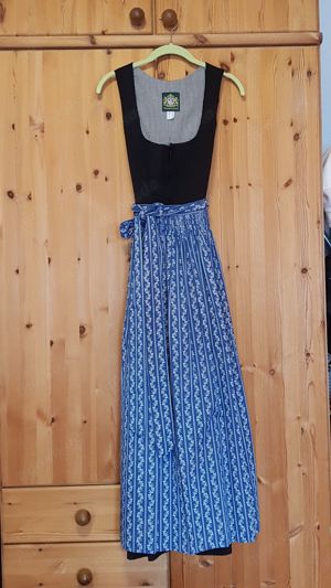 Dirndl mit Schürze, Bluse und Janker Größe 36