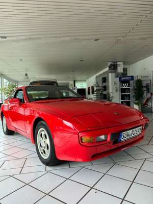 Porsche 944