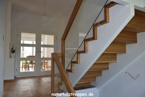 Holztreppen aus natürlichem Holz, maßgefertigt. Design ganz nach Ihrem Geschmack!