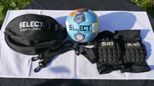 Select Handball Gr.1 EHF Champions League + Handballtasche Puma +  Damen Kniebandage - B