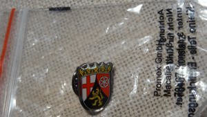 D Anstecker Pin Button Wappen Rheinland-Pfalz Tag 2x1cm unbenutzt einwandfrei erhalten Andenken Sa