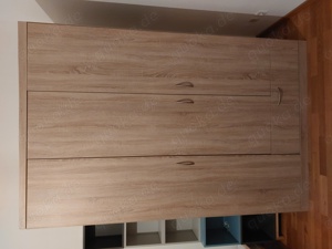 Kleiderschrank mit 3 Türen 