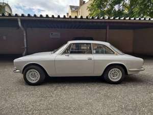 Alfa Romeo 1750 1750 GTV Bild 2