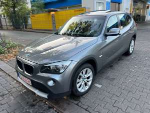 BMW X1 xDrive 20i/Automatik/Panorama/Navi/Xenon