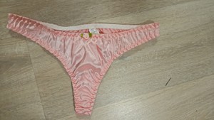 damen string in rosa aus satin gr S wird frisch getragen 