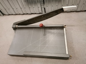 Guillotine Schneidemasche für große Formate