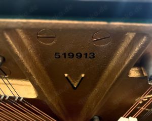 Steinway & Sons V-125 Klavier in schwarz poliert - Bj. 1990 Bild 4