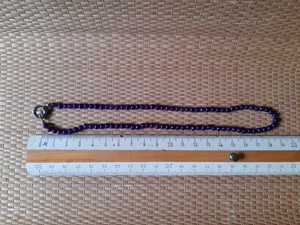 Schmuck: Steinkette aus lilafarbenen Achat Bild 3