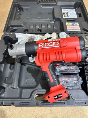 Ridgid 43358, RP340 PROPRESS KIT, mit 1 2"-2" BACKEN, LADEGERÄT, (2) BATTERIEN.