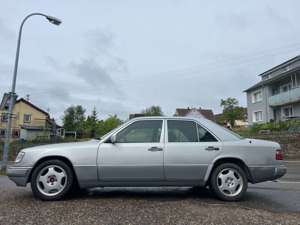 Mercedes-Benz E 300 124 Klima TÜV 03/2026 Automatik SSD AHK Bild 1