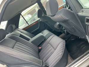 Mercedes-Benz E 300 124 Klima TÜV 03/2026 Automatik SSD AHK Bild 5