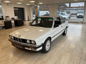 BMW 325 BMW E30, 325E, 2,7 Automatik, 2-Türer, H-Zulass. Bild 2