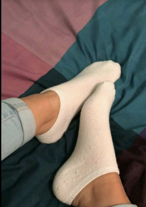 getragene weiße Socken