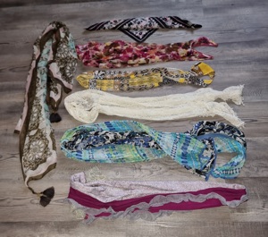 Top Angebot, 57 Schals - Tücher - Loopschals Bild 5