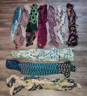 Top Angebot, 57 Schals - Tücher - Loopschals Bild 4