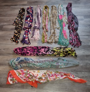 Top Angebot, 57 Schals - Tücher - Loopschals Bild 6