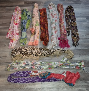 Top Angebot, 57 Schals - Tücher - Loopschals Bild 3