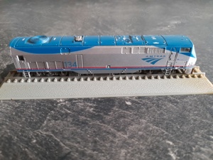 Eisenbahnstandmodell Amtrak P42 "Genesis" Bild 2