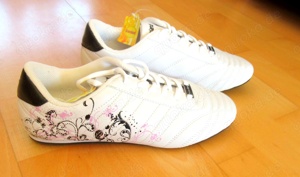 Neue weiße Sneaker rosa schwarze Verzierung Gr. 38 39 