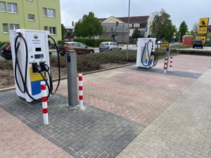 Installation von Ladestationen für Elektroautos E-Ladestationen, Ladeinfrastruktur 