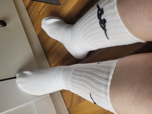 Weiße Tennissocken getragen  Bild 2