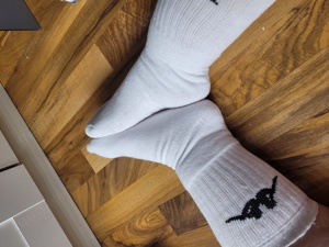 Weiße Tennissocken getragen  Bild 3