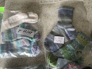 Gestrickte Socken (15 Paar)Kinder verschiedene Größen