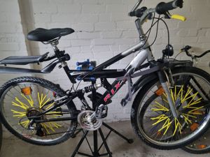 Ein Top Mountainbike mit allem Zubehör was es so auf dem Markt gibt 