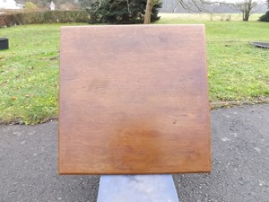 Quadratischer Tisch, antik um 1920. Bild 3