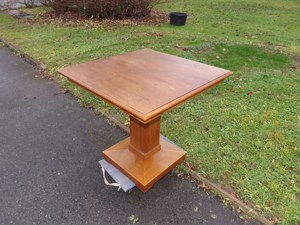 Quadratischer Tisch, antik um 1920. Bild 2